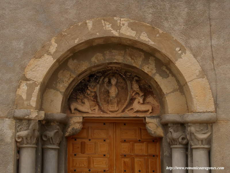 DETALLE DE LAS ARQUIVOLTAS Y TÍMPANO